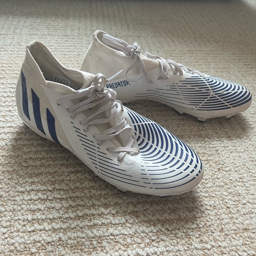 Men’s adidas predator soccer cleat in EUC size 9